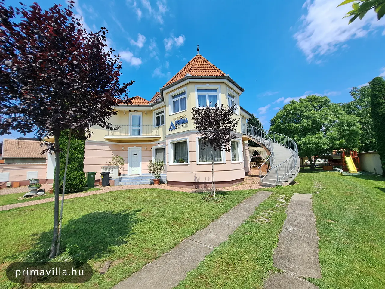 A villa és a kert